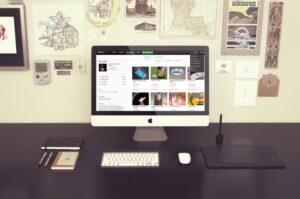 Free Photorealistic iMac Mockup