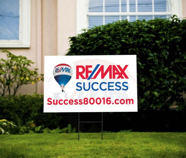 Free Real Estate Yard Sign PSD Mockup - Mockup City